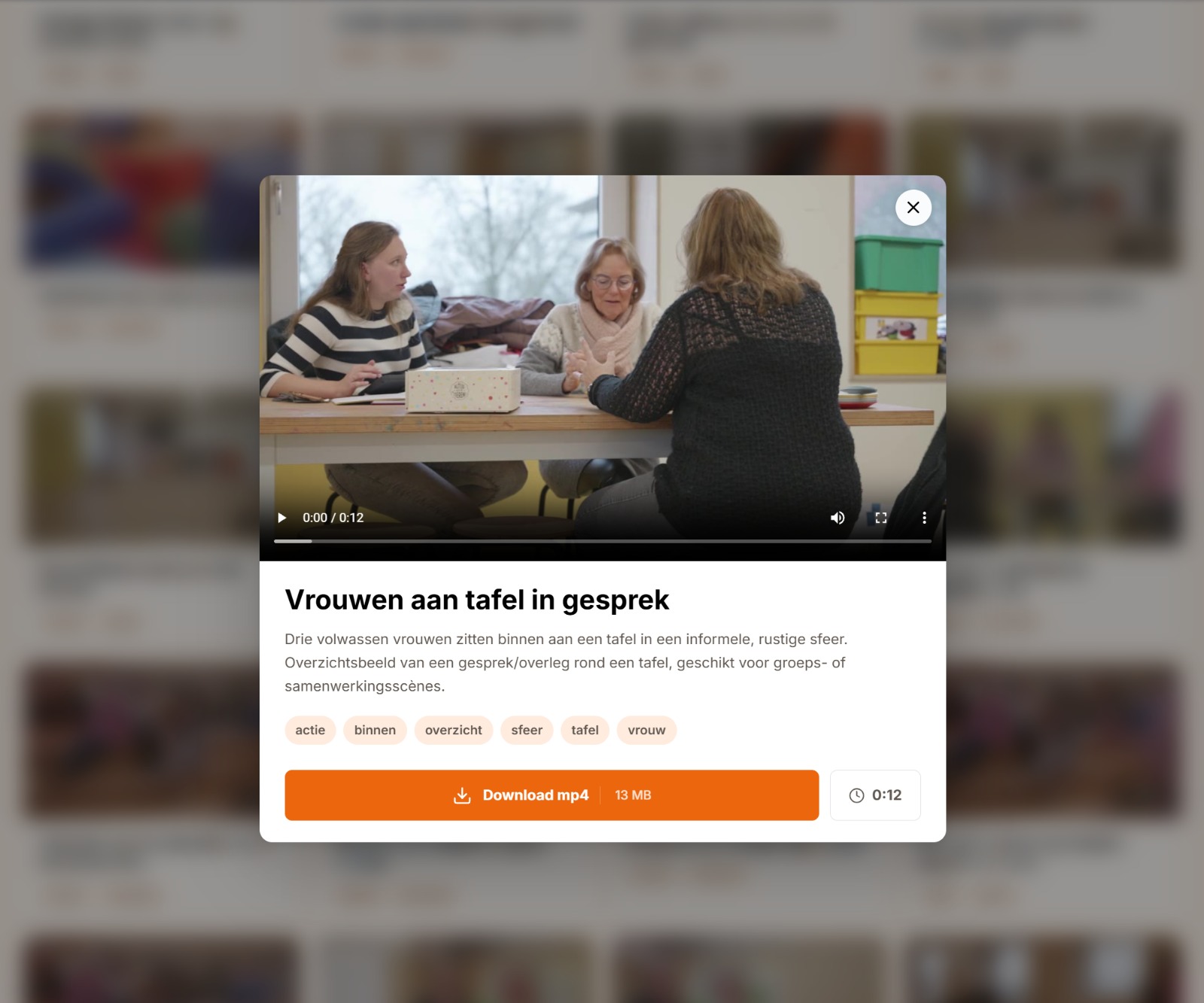 Preview en download van een geselecteerde video in de content library